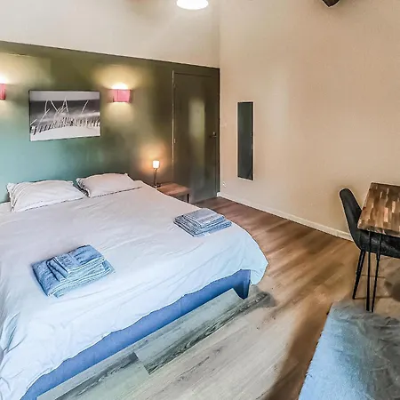 Vakantiehuis Lovely In *