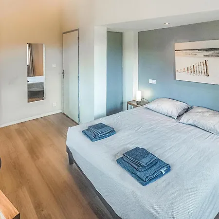 Vakantiehuis Lovely In *